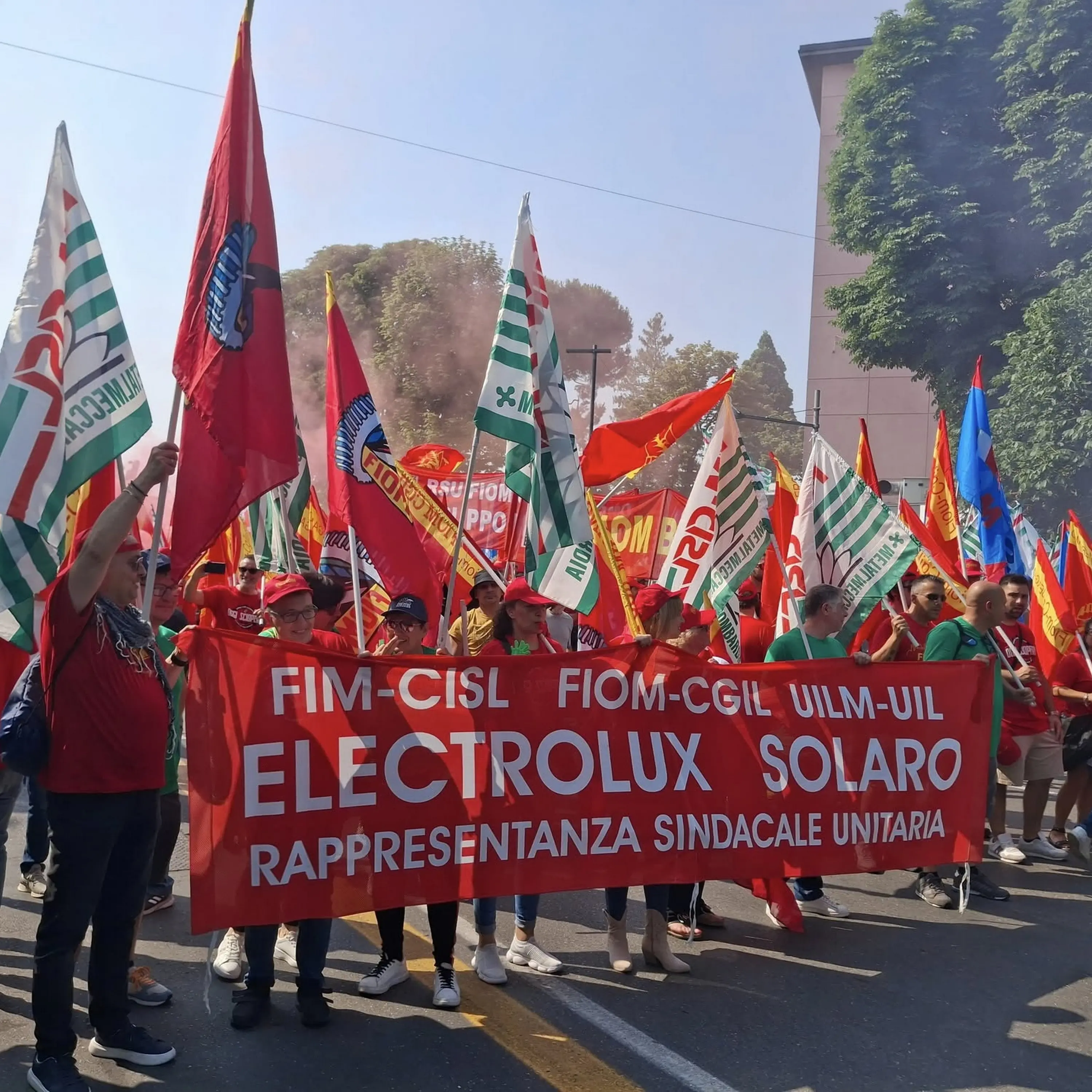 Sindacati a Electrolux: “Mantenere l’occupazione in tutti gli stabilimenti”