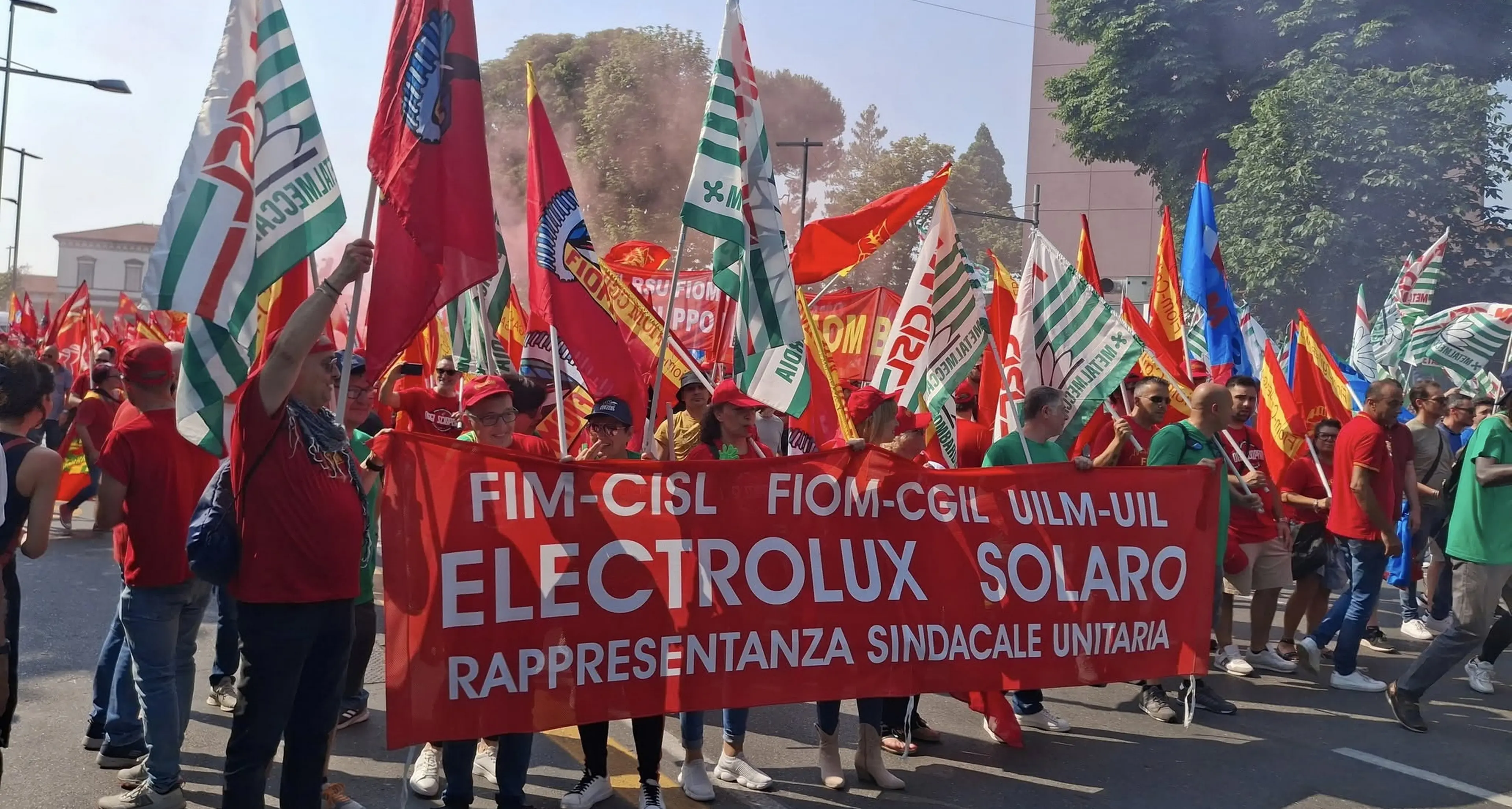 Sindacati a Electrolux: “Mantenere l’occupazione in tutti gli stabilimenti”