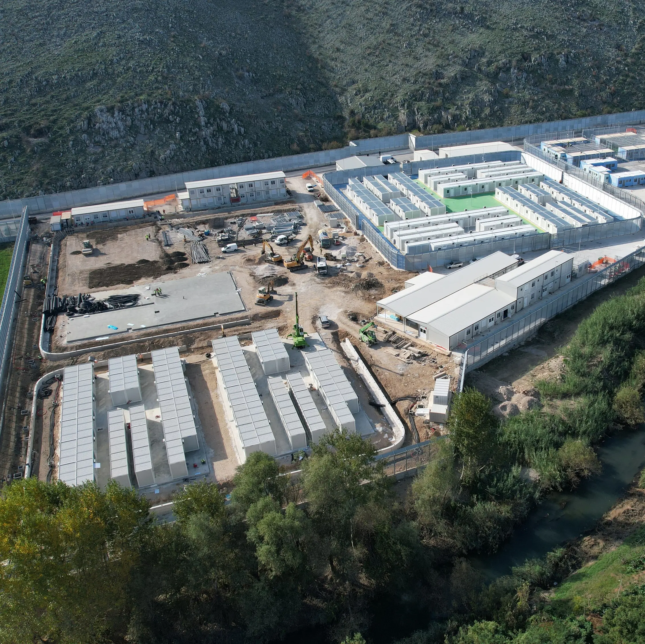 Centri in Albania, il conto dei diritti negati