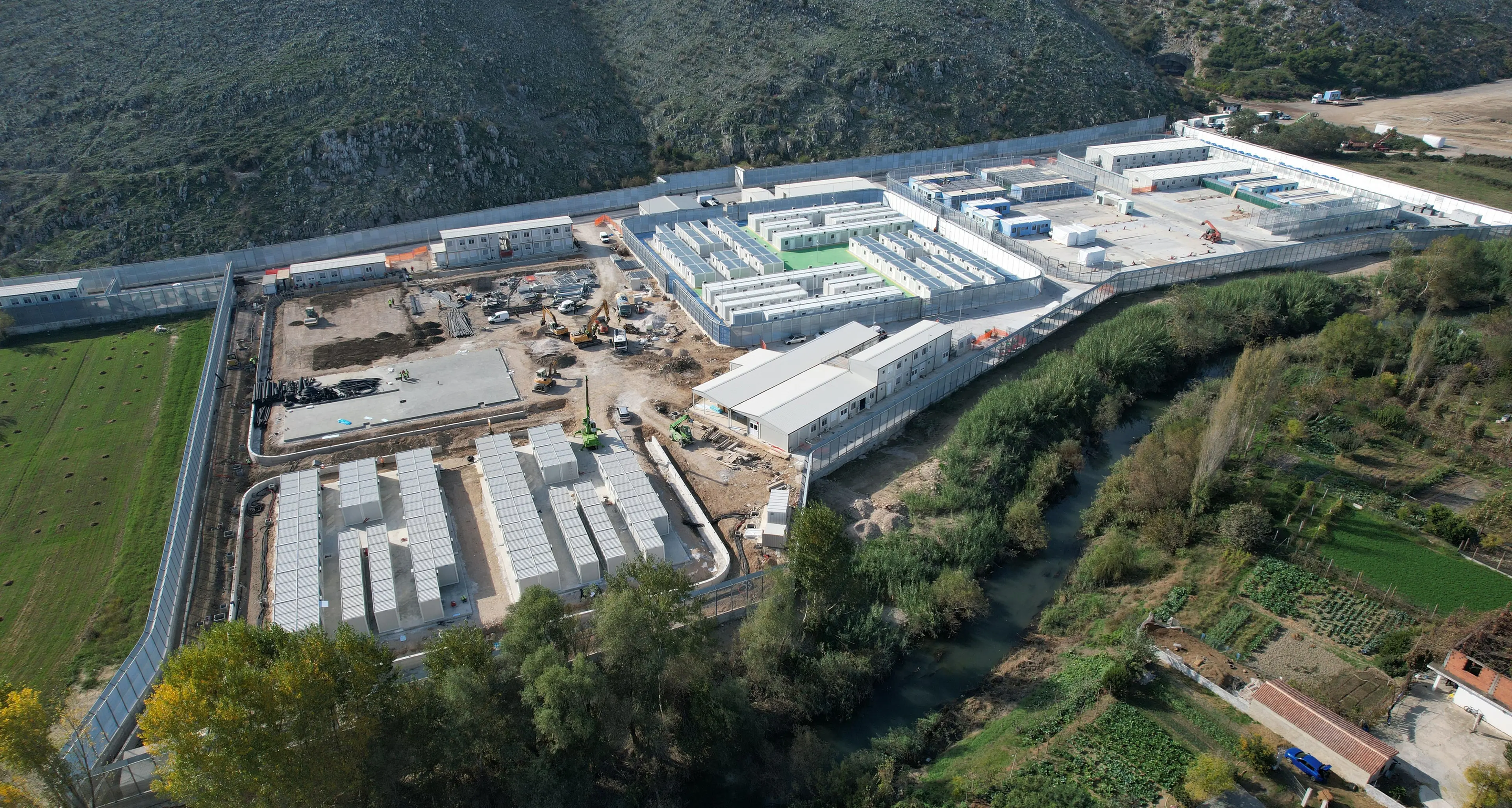 Centri in Albania, il conto dei diritti negati