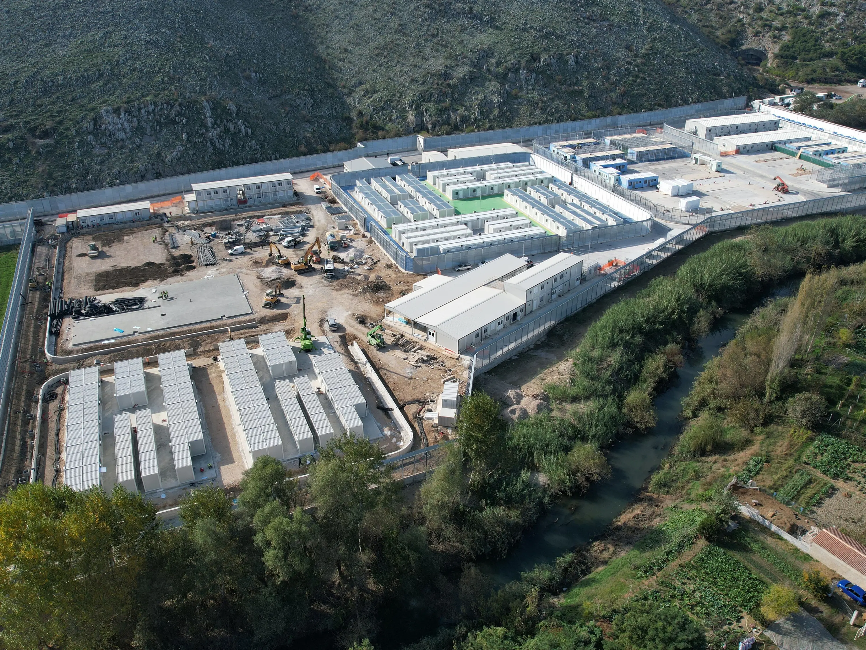 Centri in Albania, il conto dei diritti negati
