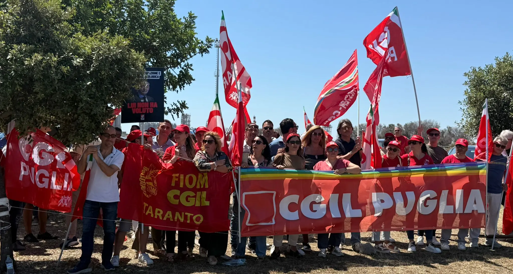 A Brindisi il ministro Urso, Cgil in presidio: “Non servono passerelle”