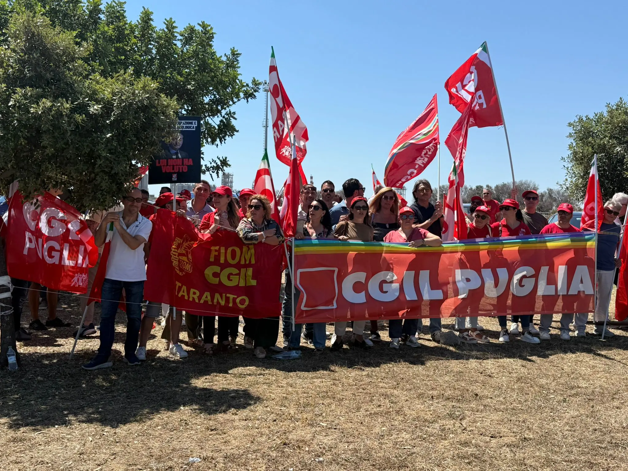A Brindisi il ministro Urso. Presidio Cgil: “No a passerelle”