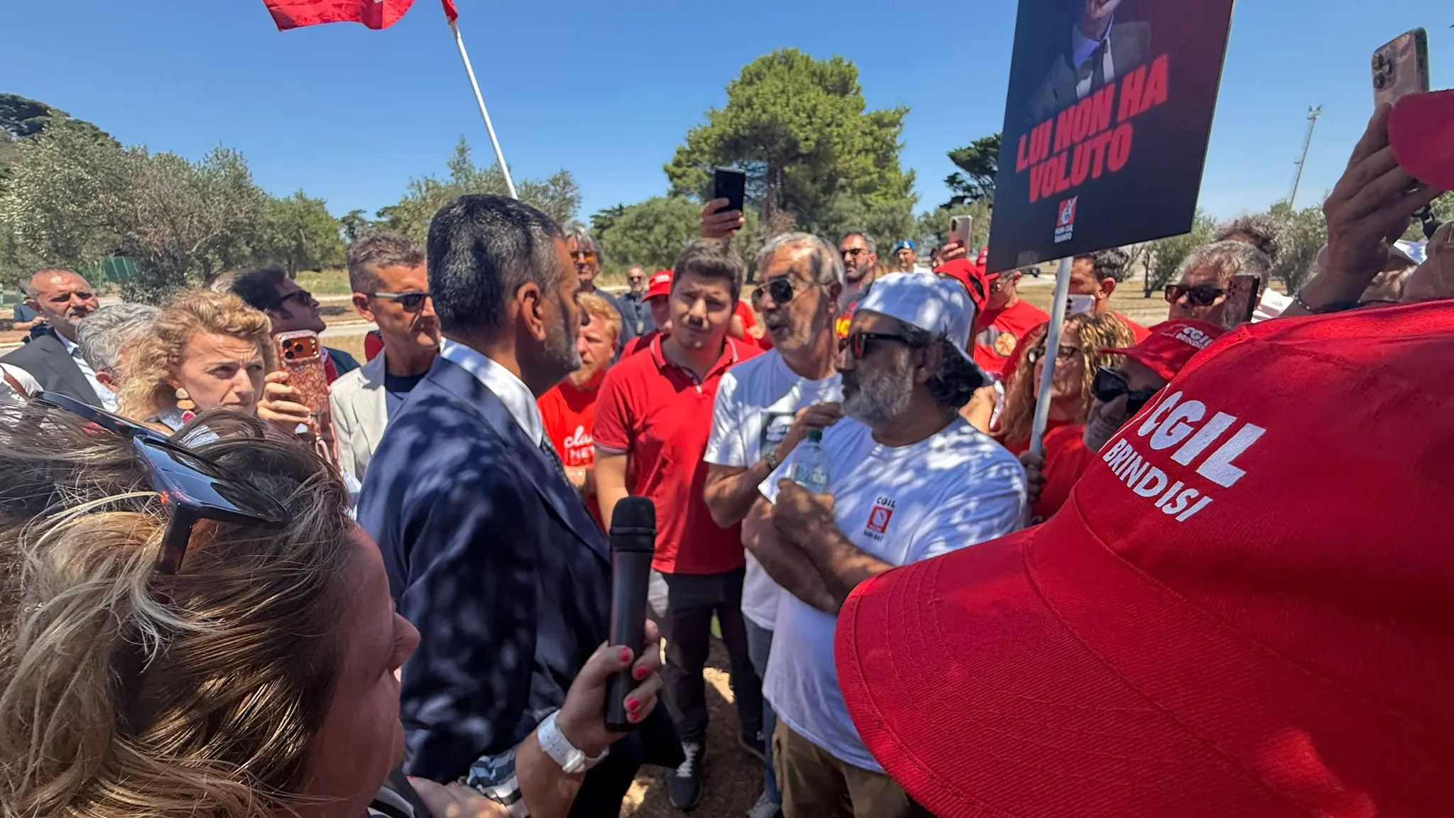 bucci protesta puglia Urso