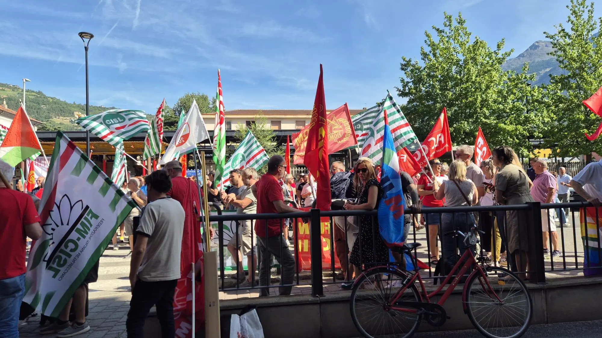 Cogne, sciopero degli operai contro il pugno duro dell’acciaieria