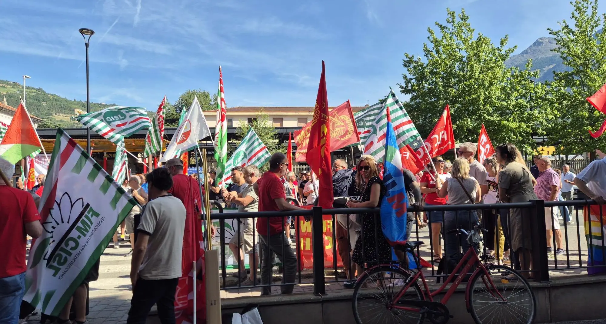 Cogne, sciopero degli operai contro il pugno duro dell’acciaieria
