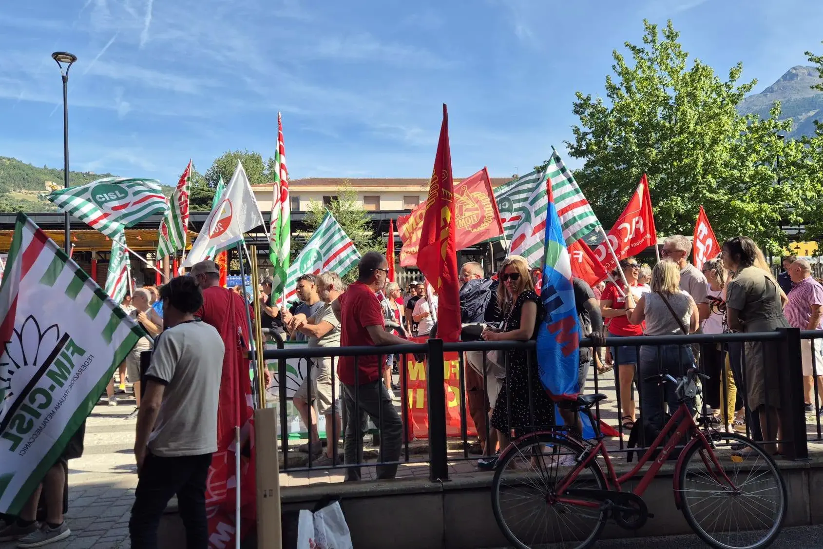 Cogne, sciopero degli operai contro il pugno duro dell’acciaieria