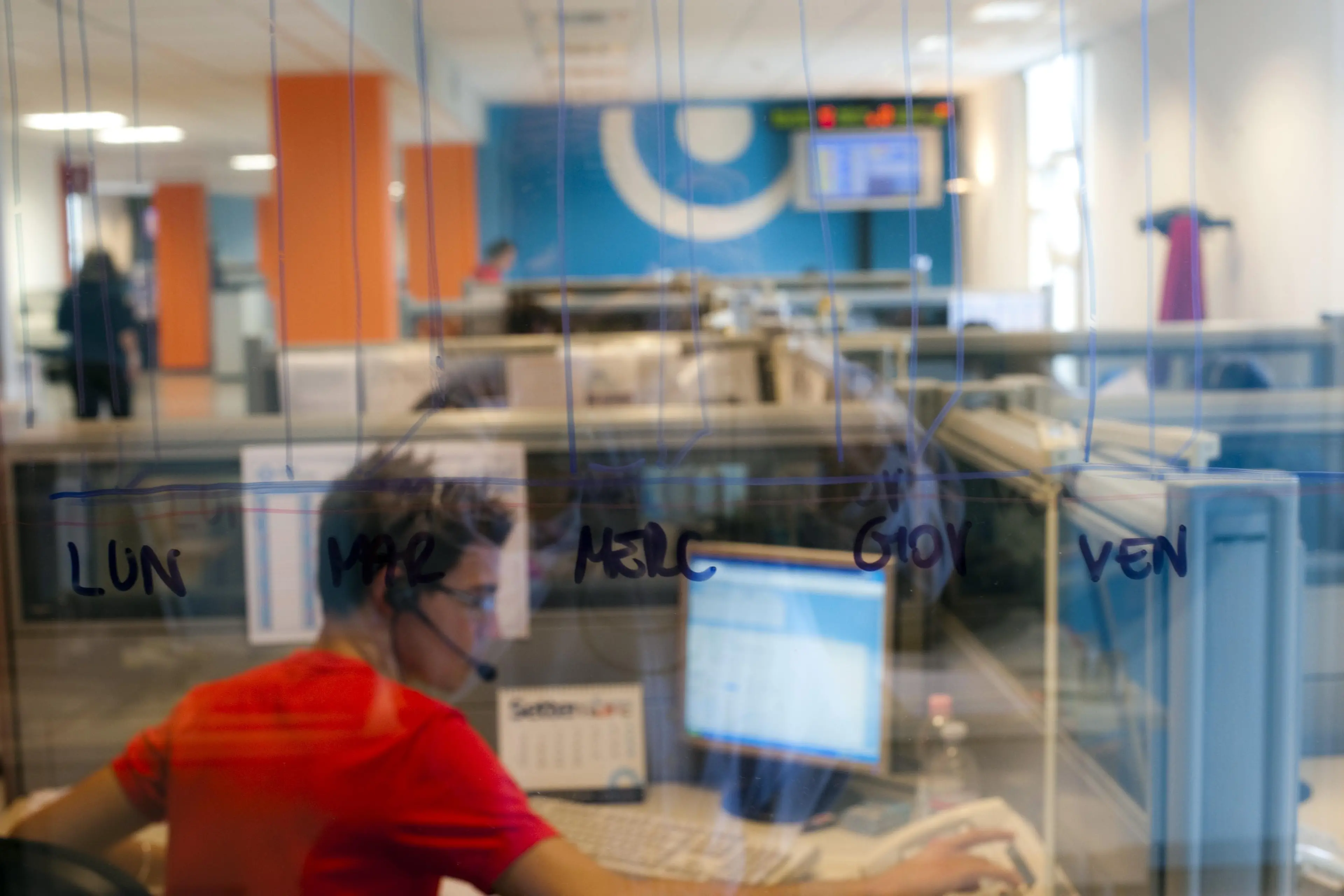 Call center in sciopero, l’AI brucia migliaia di posti