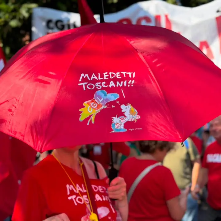 In Toscana si ferma l’industria, migliaia in piazza a Firenze