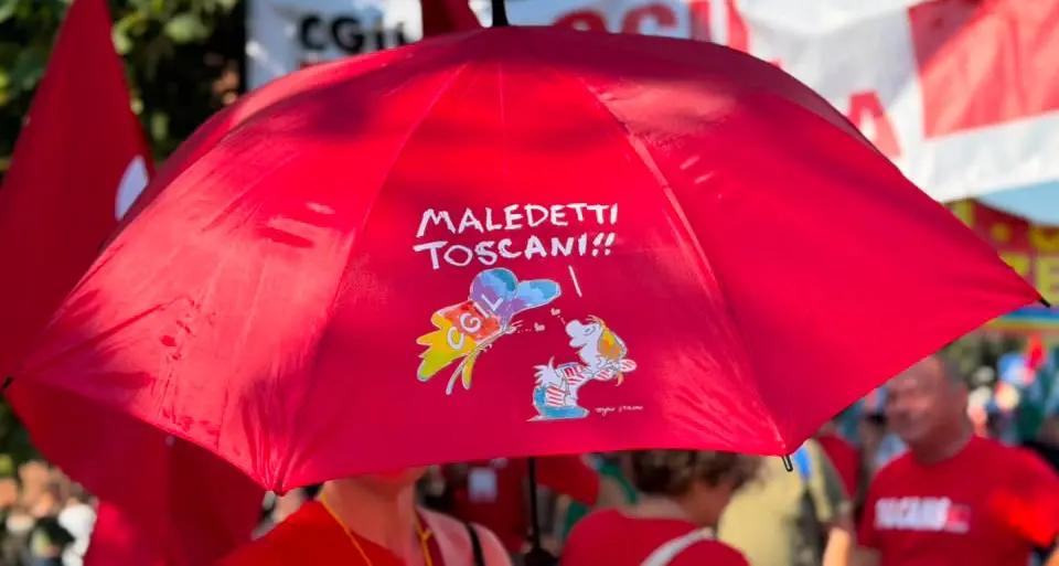 In Toscana si ferma l’industria, migliaia sfilano in piazza a Firenze