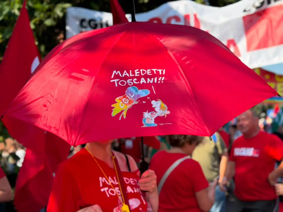 In Toscana si ferma l’industria, migliaia in piazza a Firenze