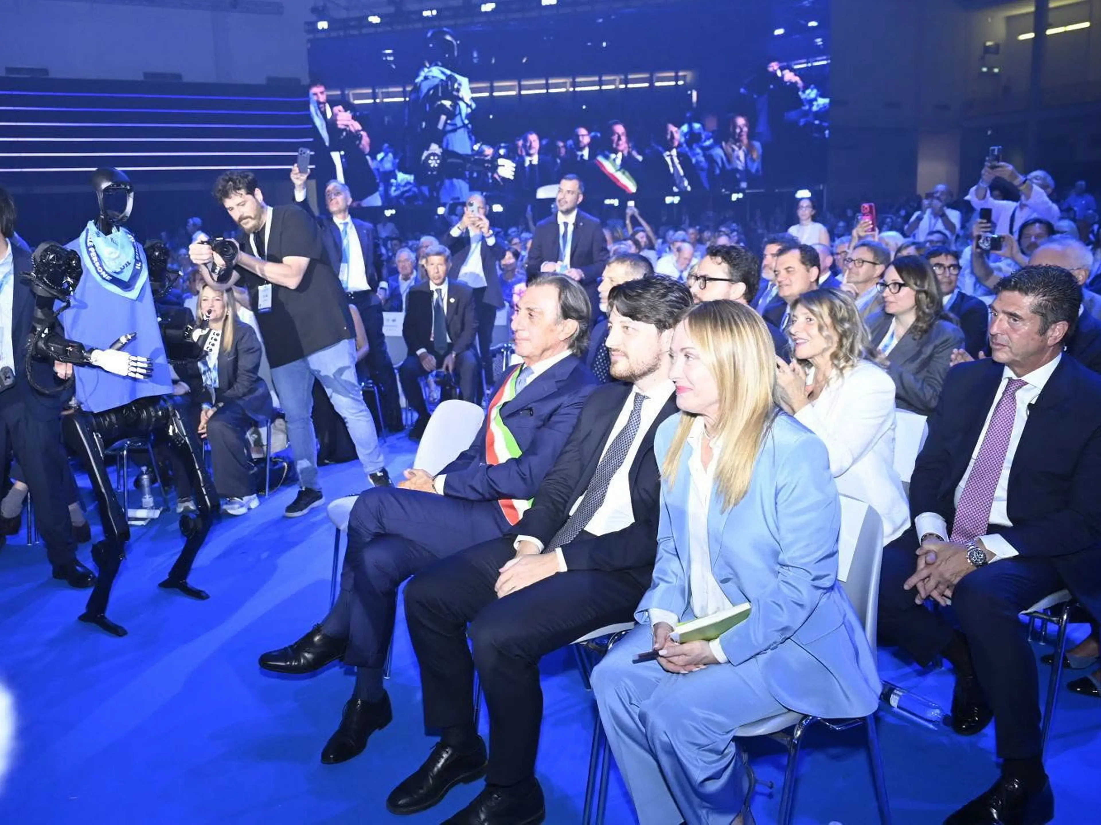 Il robot: “Sono qui per aiutare, non per sostituire”