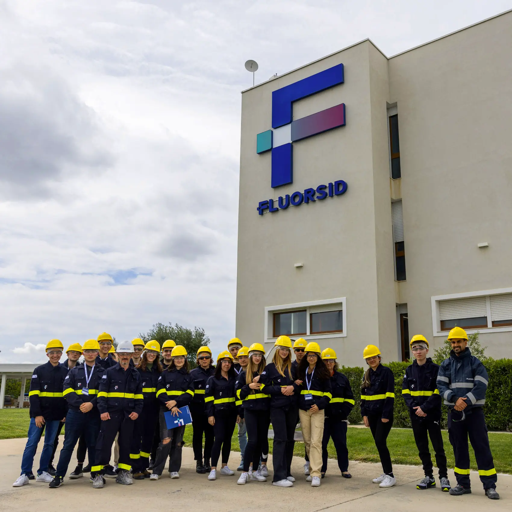 Fluorsid rompe gli accordi e licenzia due lavoratori: protesta dei sindacati