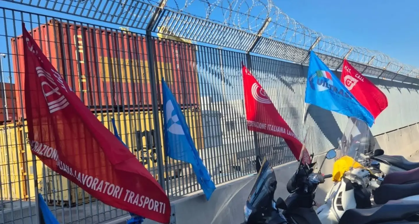 Licenziamento al porto di Genova, il sindacato: “Quando toccano uno, toccano tutti”