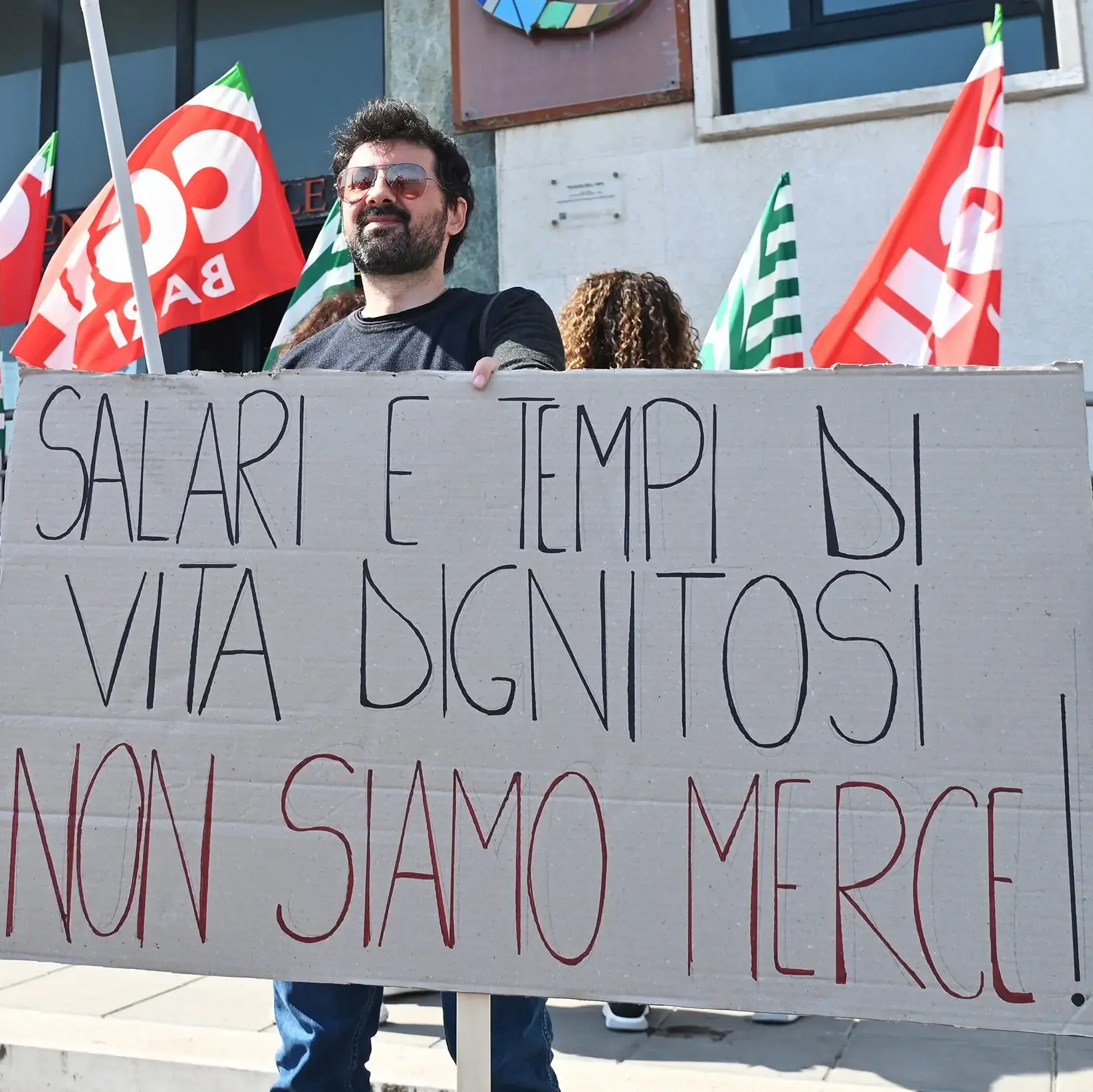 Trent’anni di salari fermi: -6,6%. Upb: “Il fisco da solo non basta più”