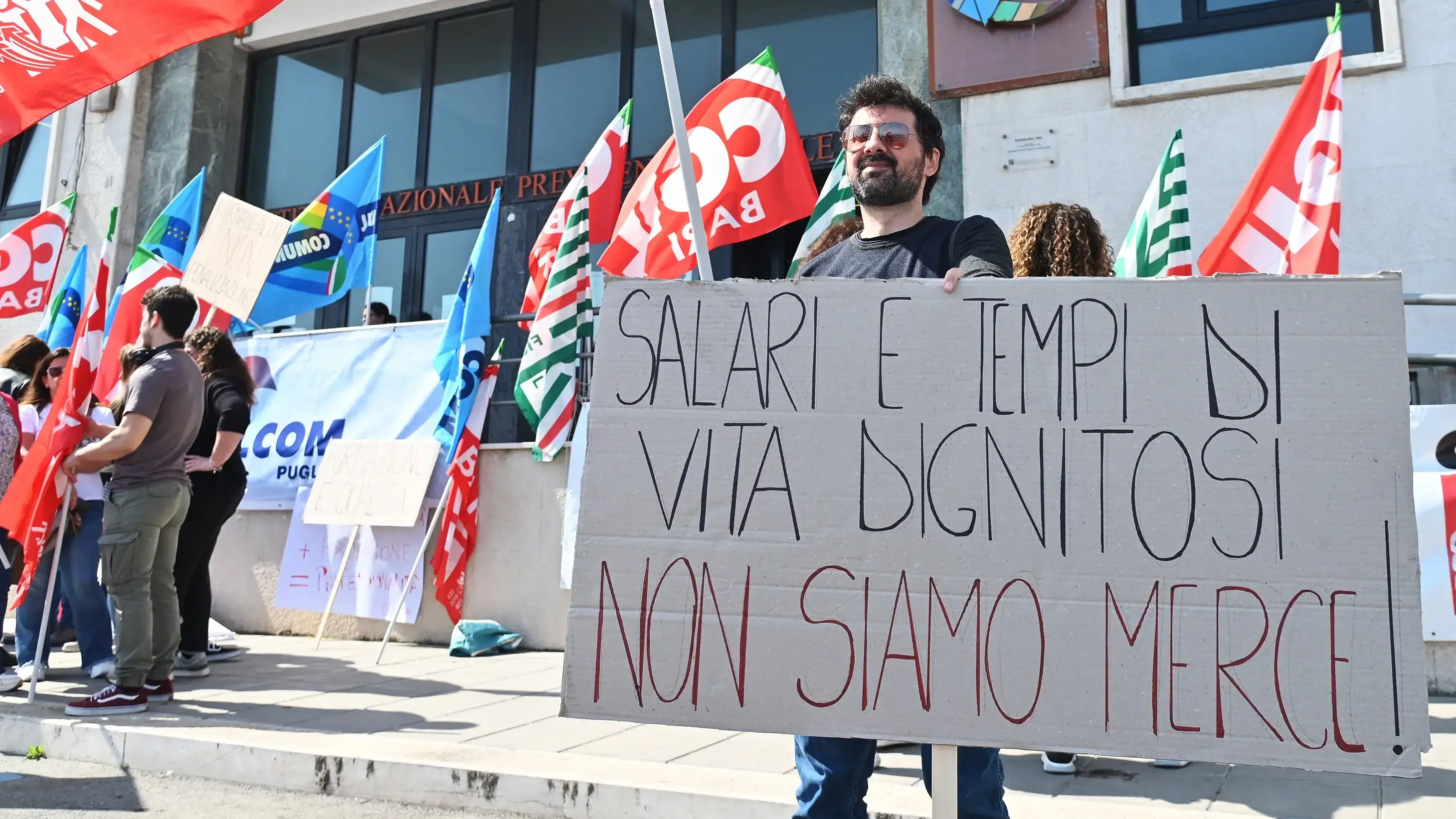 Trent’anni di salari fermi: -6,6%. Upb: “Il fisco da solo non basta più”