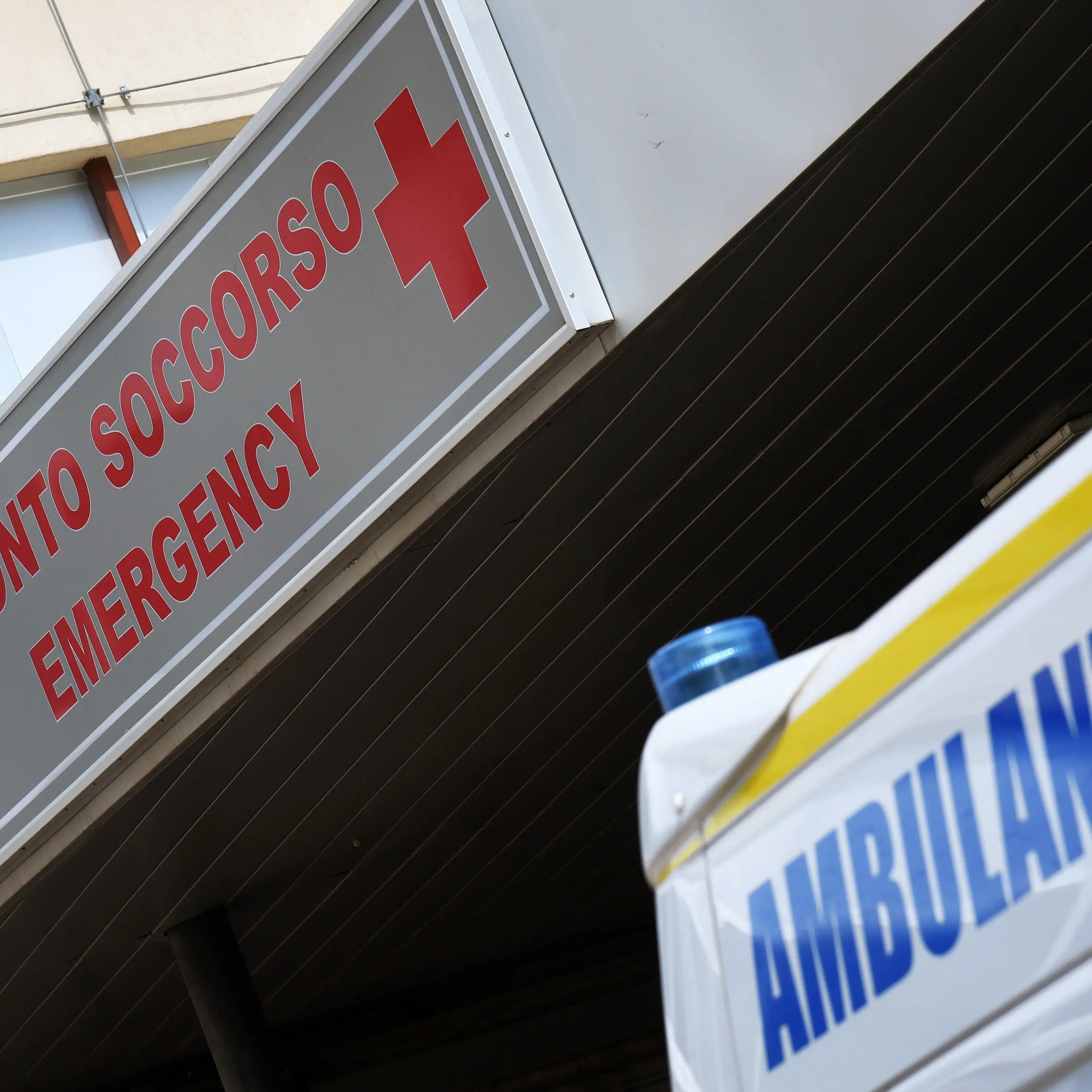 Operaio 62enne morto in ospedale dopo caduta in cantiere in Calabria