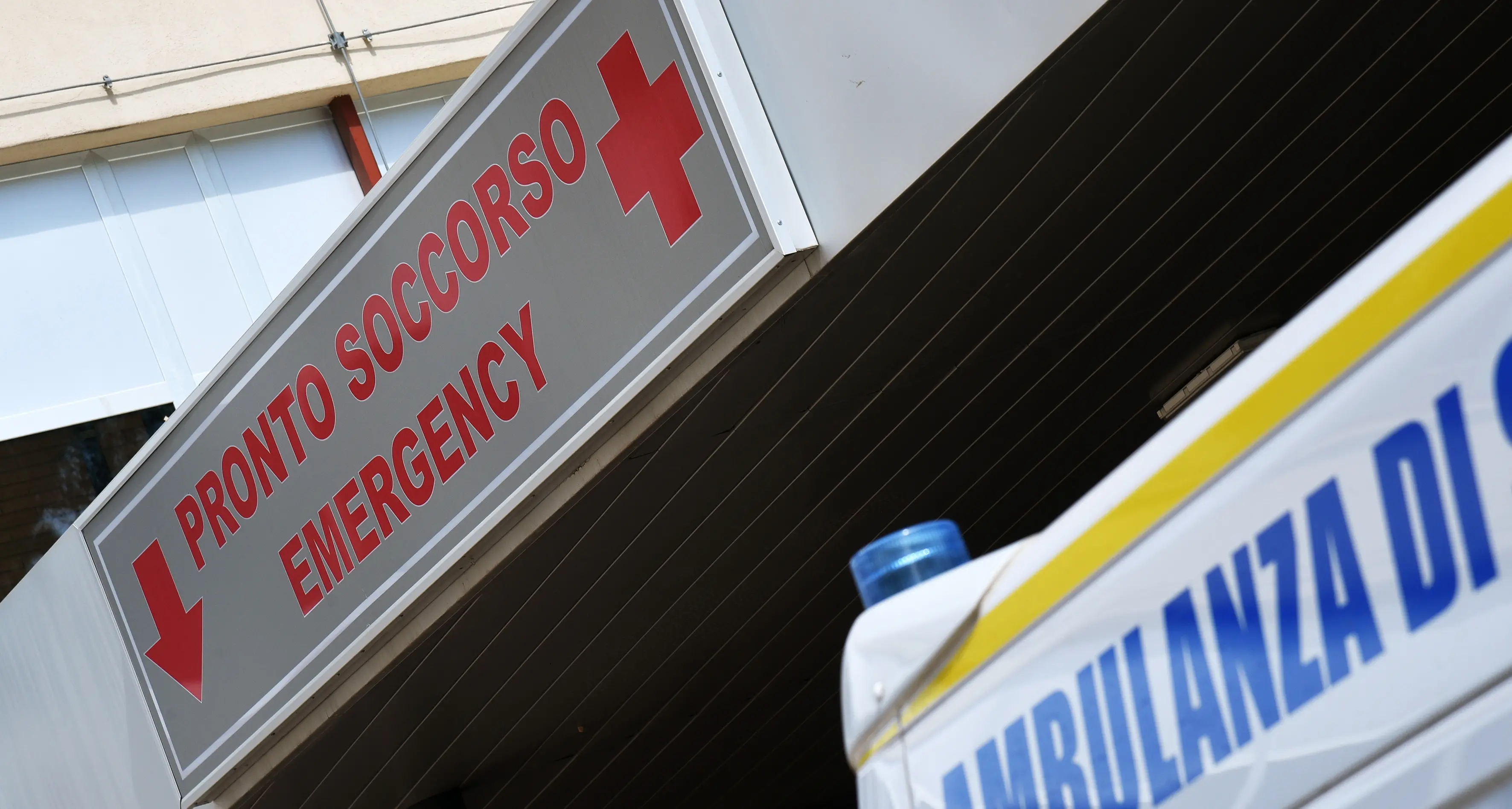 Operaio 62enne morto in ospedale dopo caduta in cantiere in Calabria