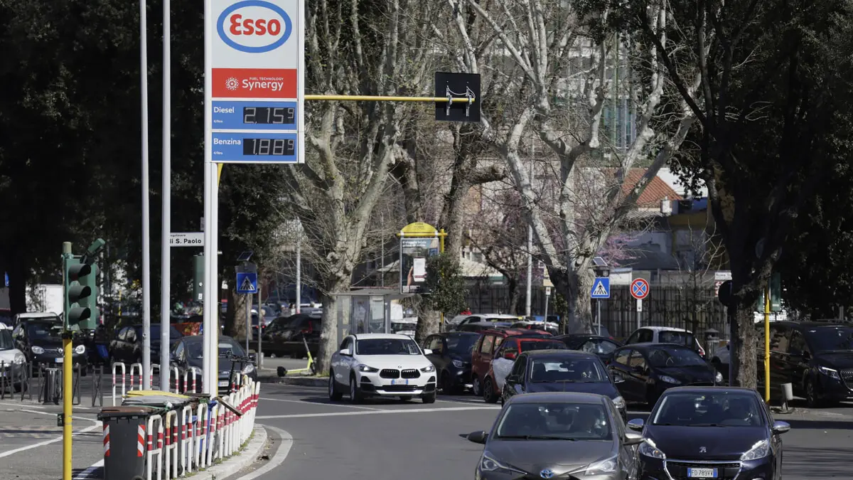 Diesel, il mini-sconto del governo dura solo 10 giorni