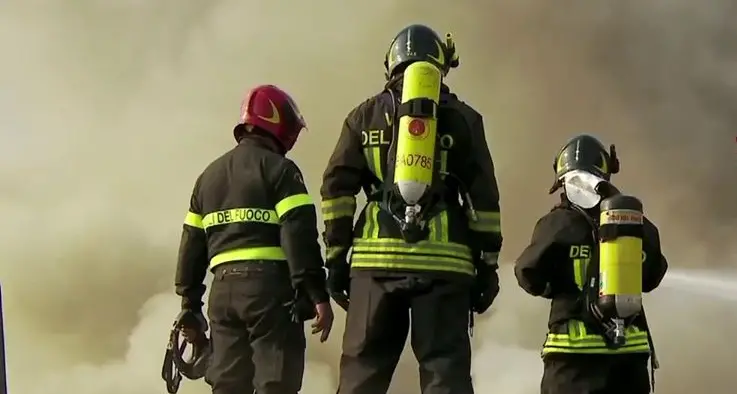 Incendi e crisi climatica: “Basta vivere nell’emergenza, servono assunzioni e prevenzione”