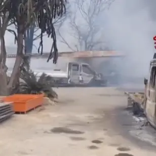 Termini Imerese, gravissimo incendio nell’area industriale