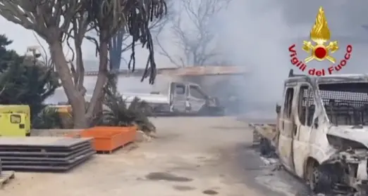 Termini Imerese, gravissimo incendio nell’area industriale