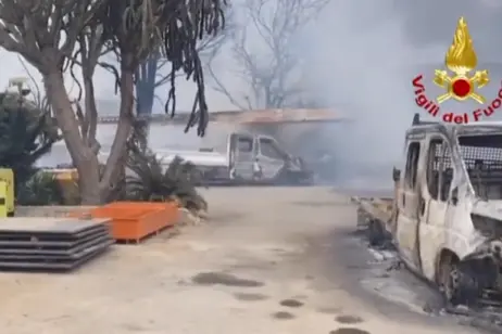 Termini Imerese, gravissimo incendio nell’area industriale