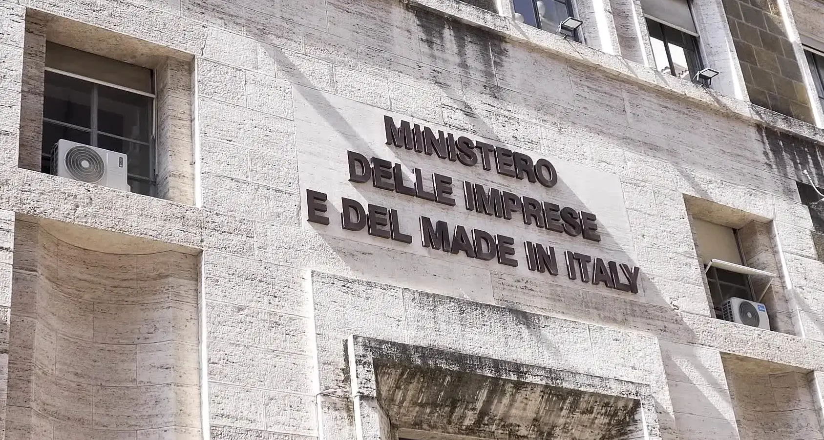 Versalis: Filctem e Cgil protestano fuori dal ministero delle Imprese