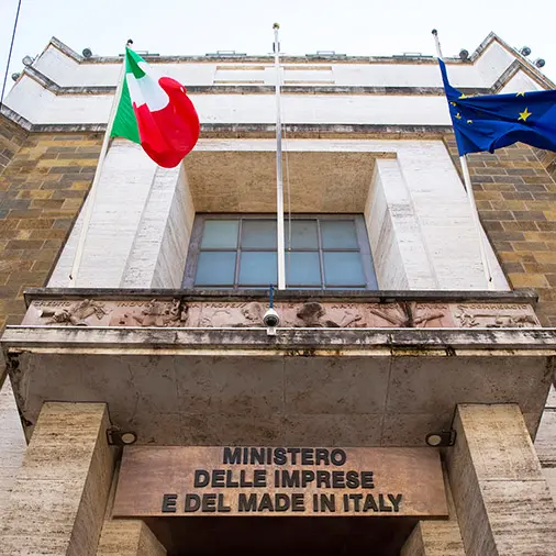 Aeffe è salva? Arriva l'offerta da 115 milioni: Oxy Capital, partner cinese e Invitalia per il rilancio