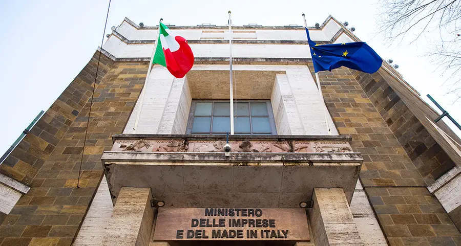Aeffe è salva? Arriva l'offerta da 115 milioni: Oxy Capital, partner cinese e Invitalia per il rilancio