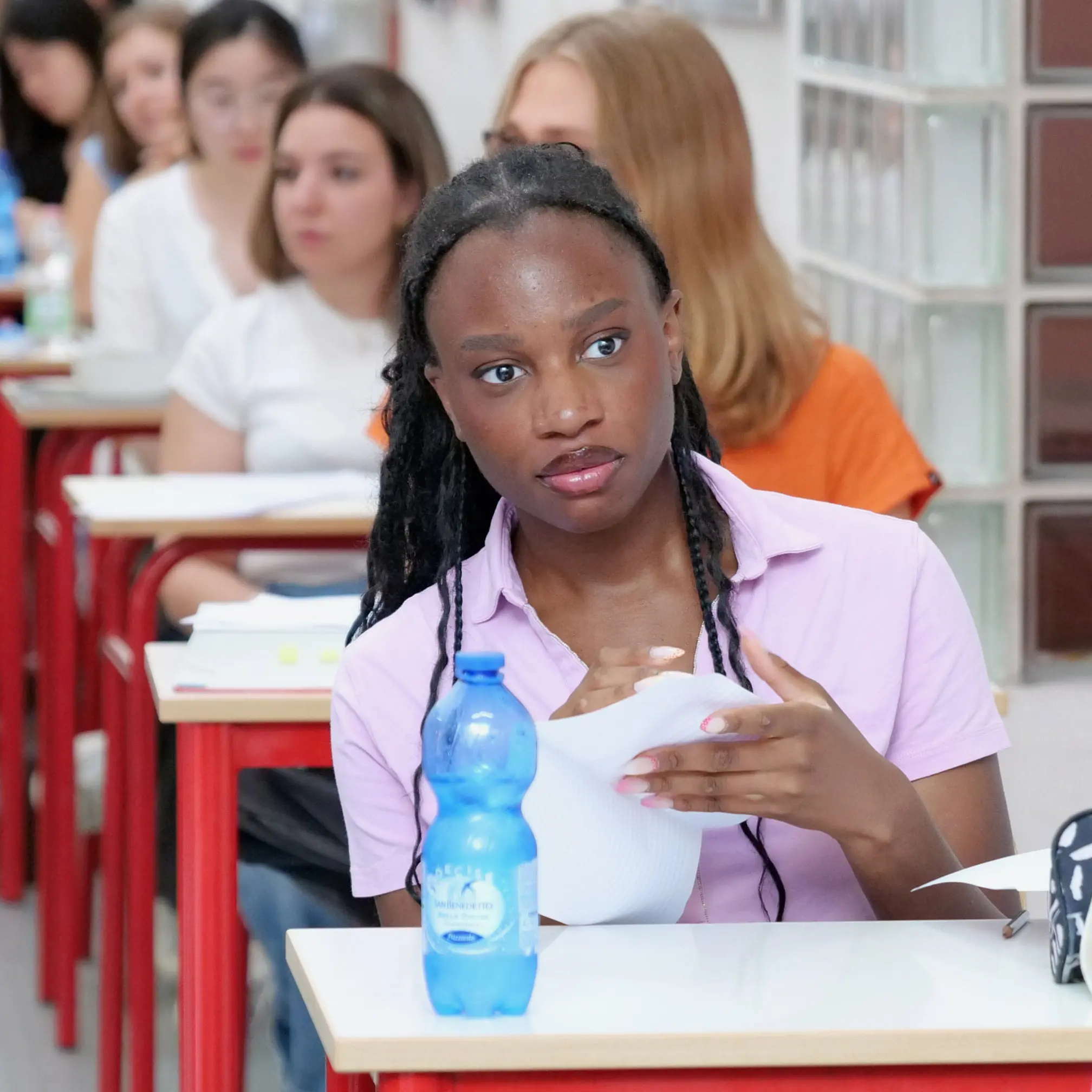 Scuola, il tetto di Valditara