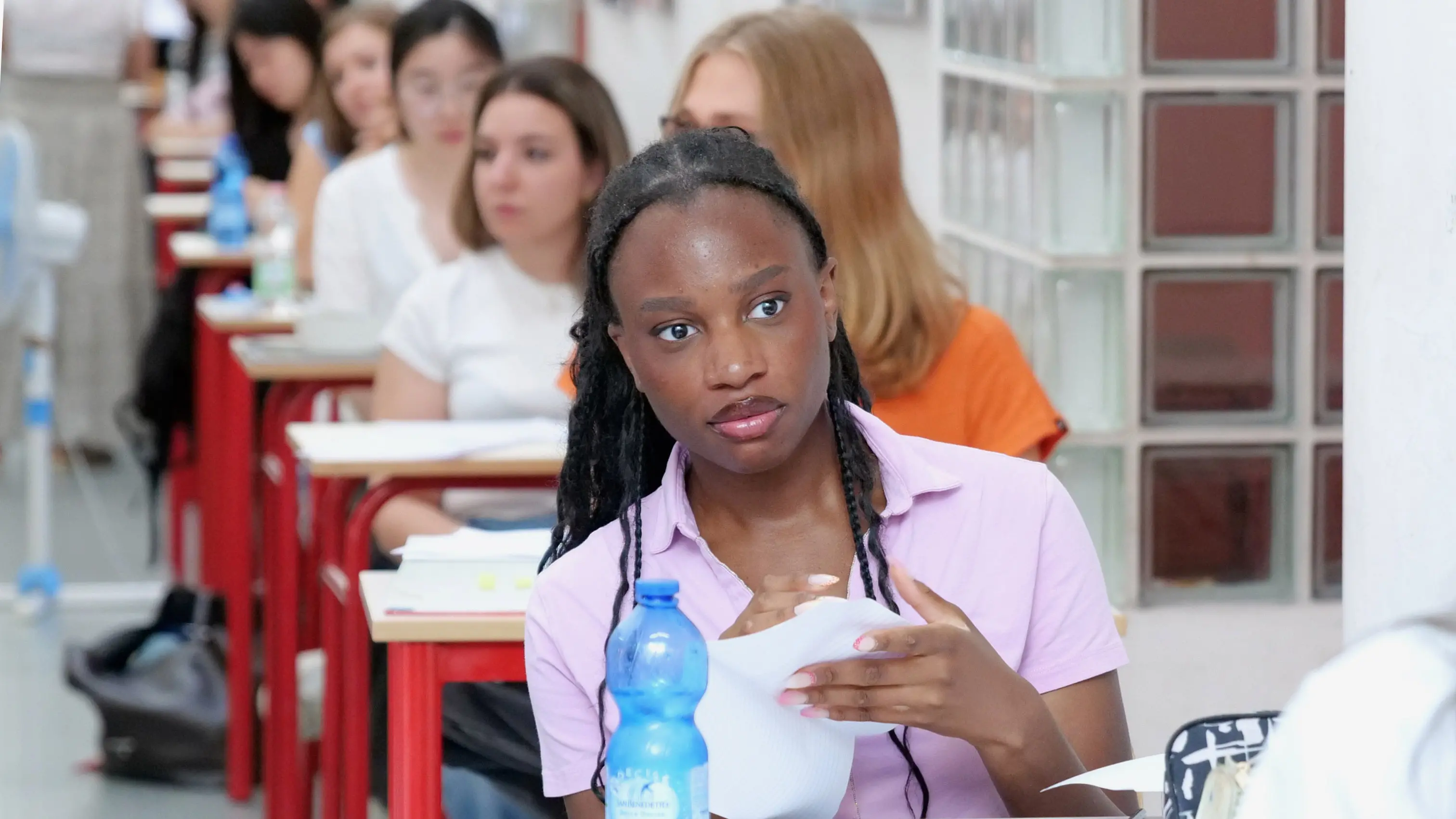 Scuola, il tetto di Valditara