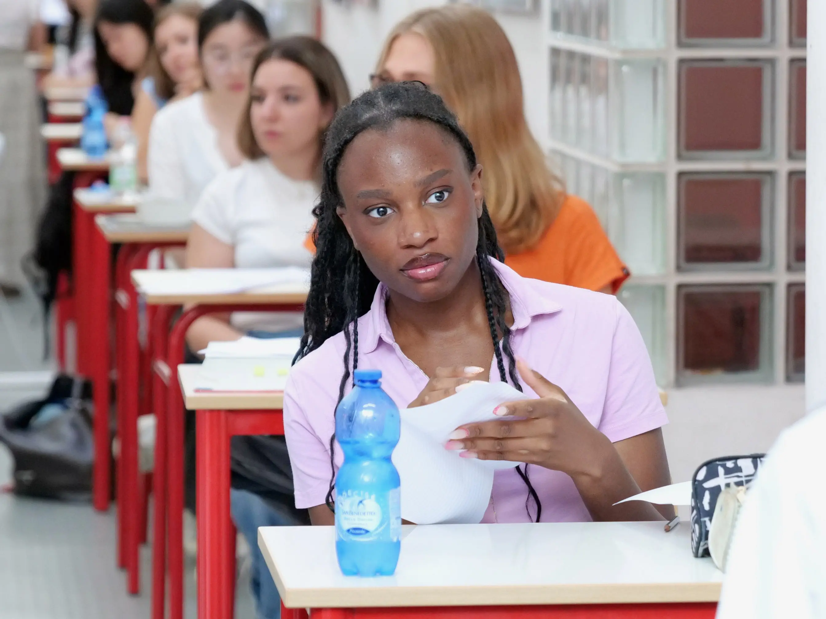 Scuola, il tetto di Valditara