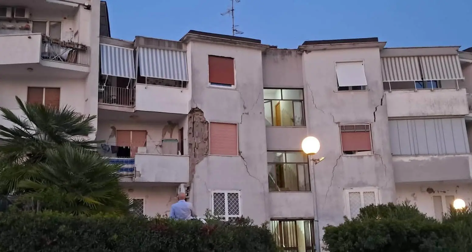 Investire in sicurezza e sostegno e sospendere le tasse
