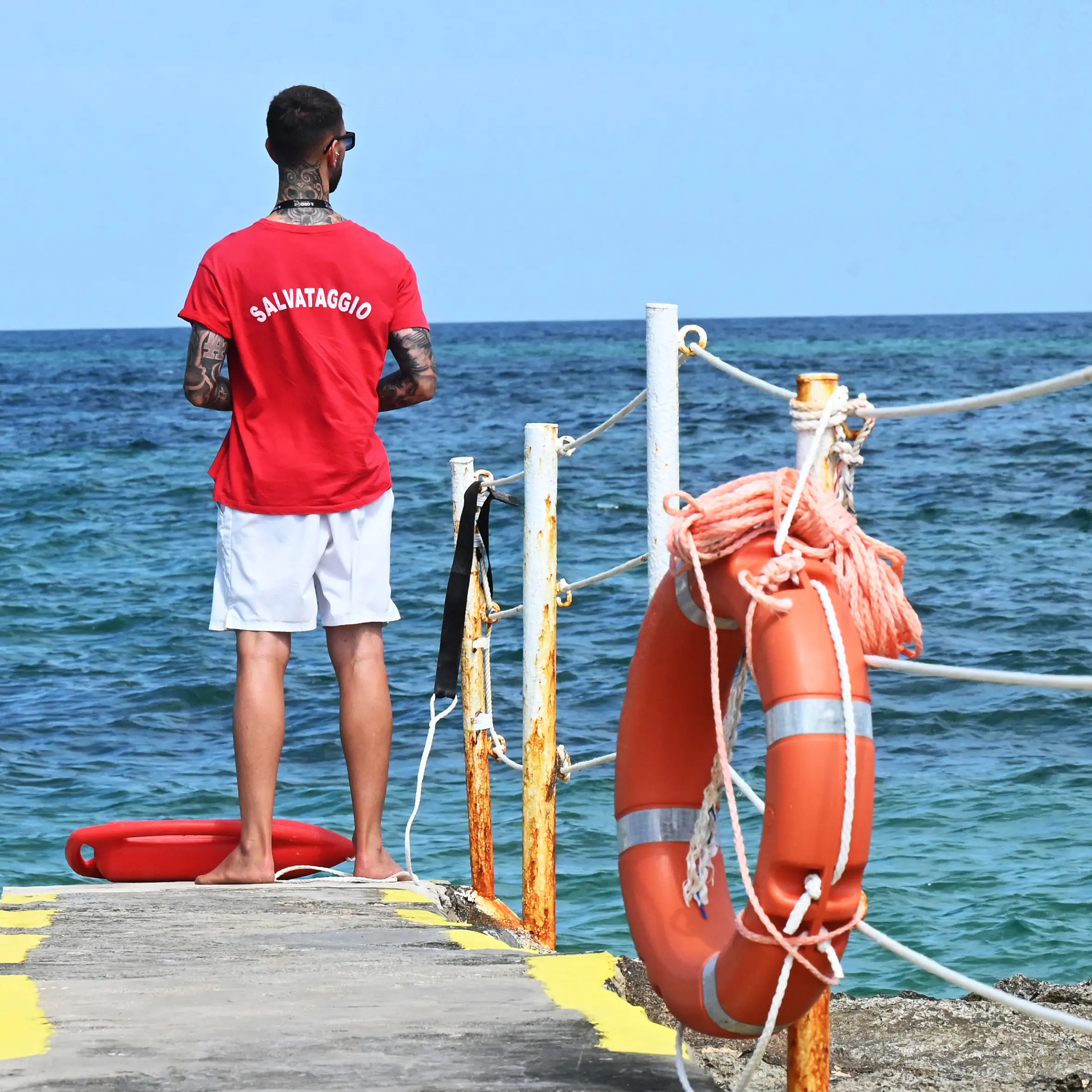 Caporalato a Bari: assistenti bagnanti pagati tra 2 e 5 euro l’ora