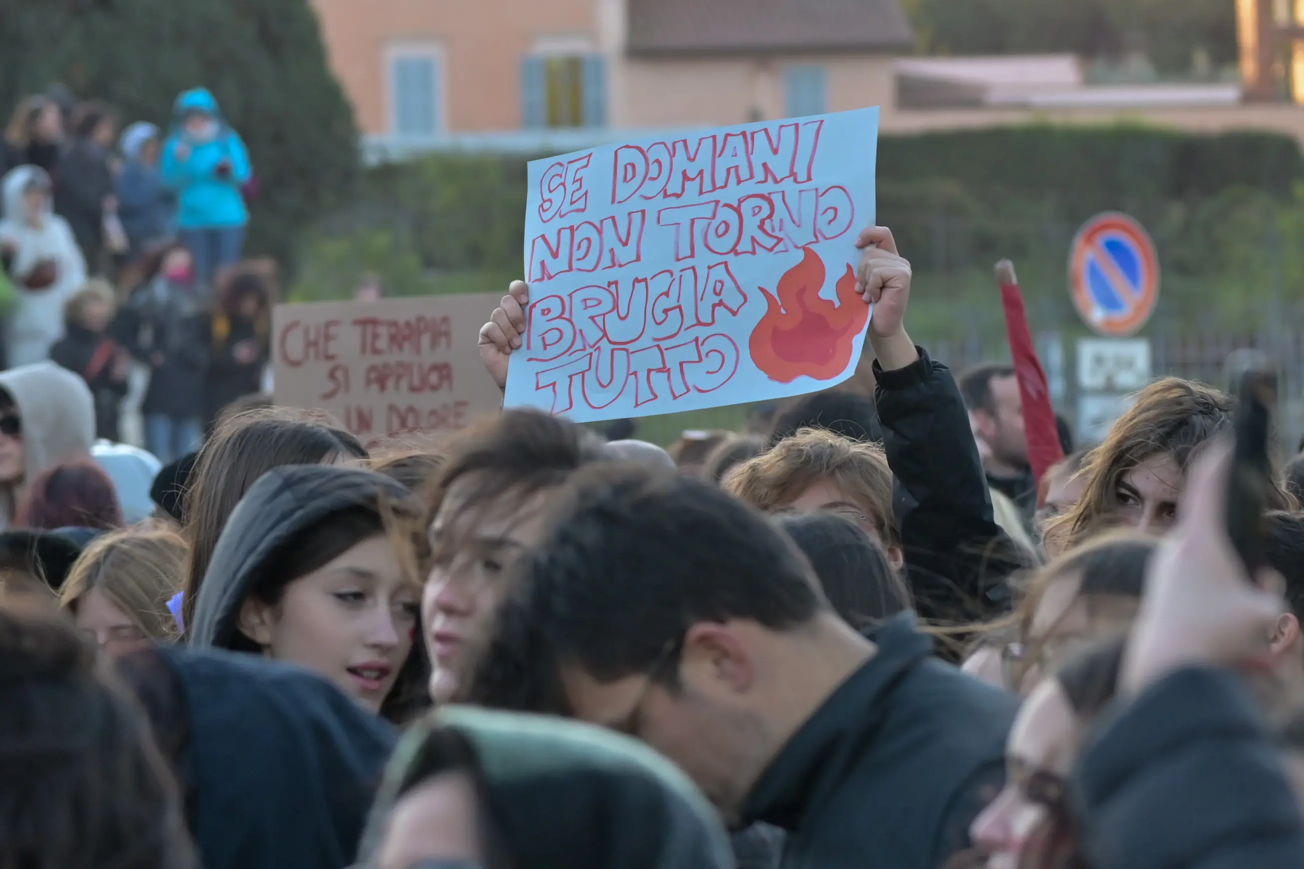 Cinque femminicidi in 20 giorni, le denunce non bastano