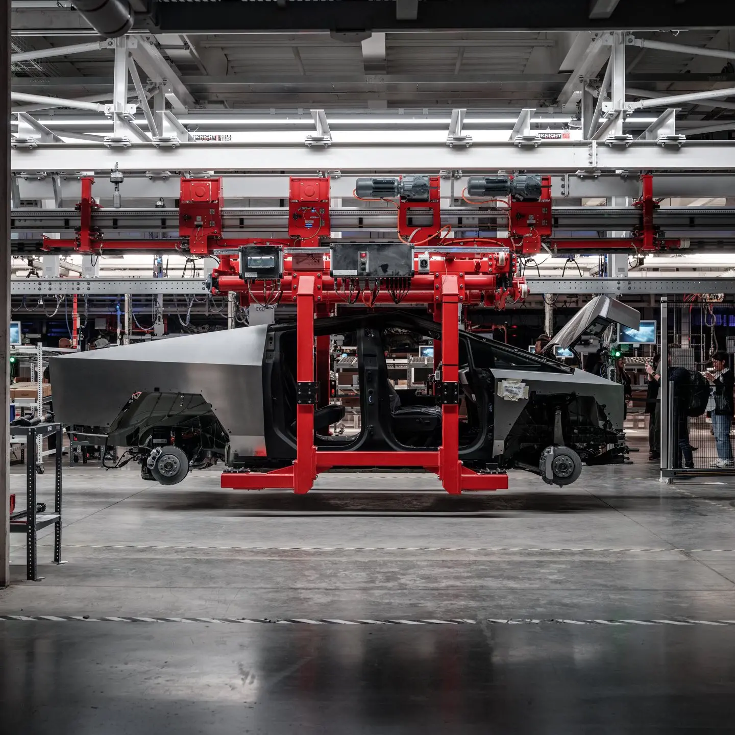 Tesla contro il sindacato: guerra globale, strategie locali