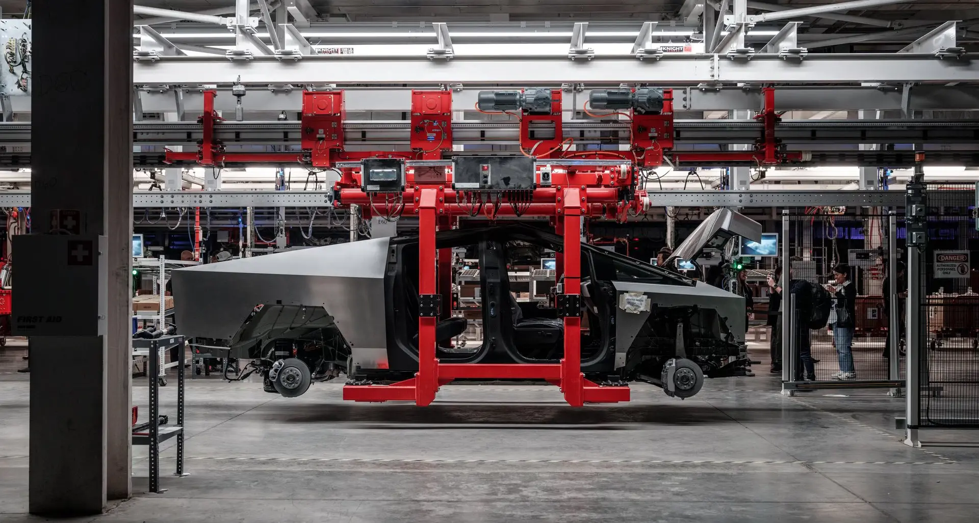 Tesla contro il sindacato: guerra globale, strategie locali