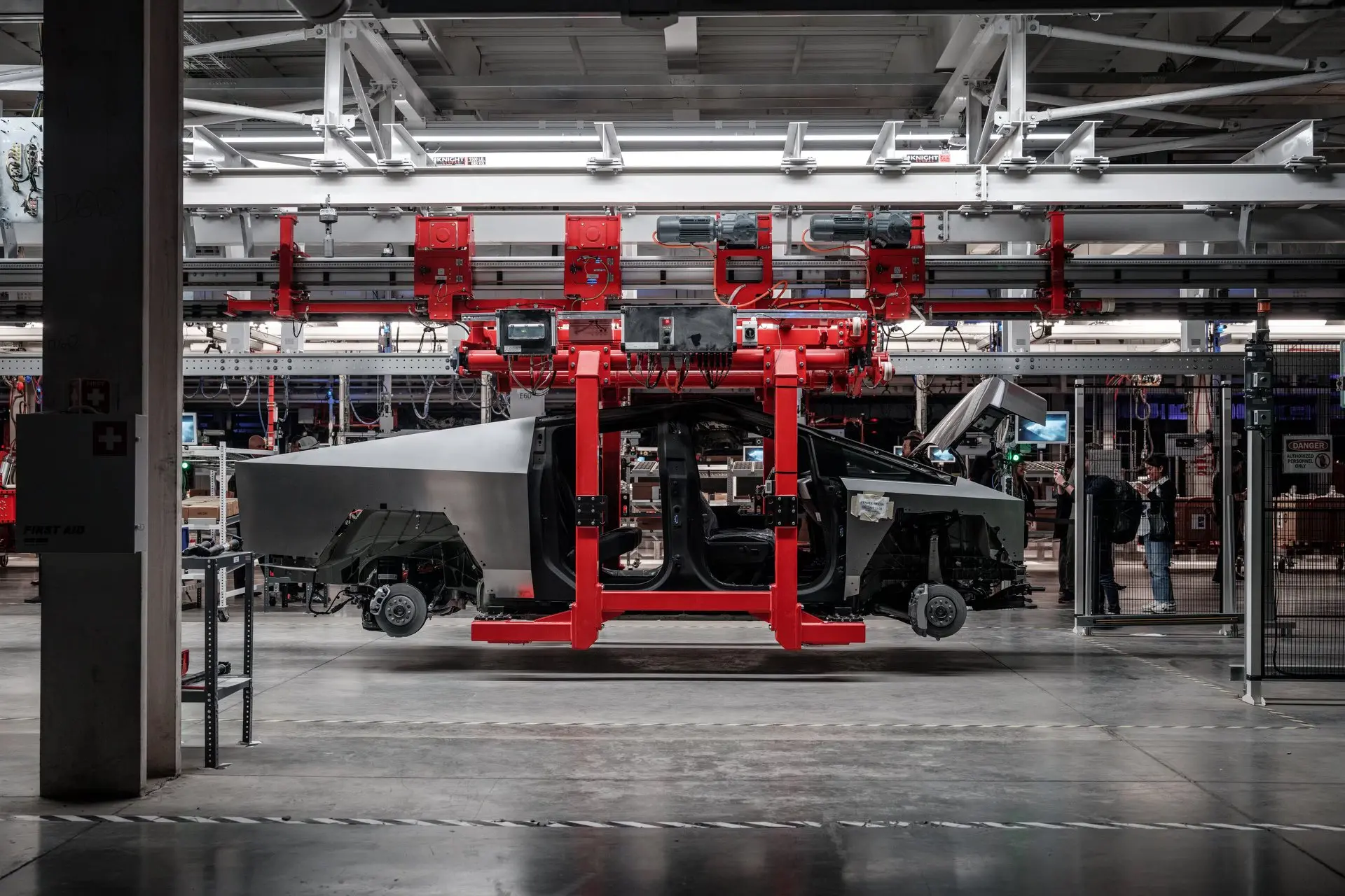 Tesla contro il sindacato: guerra globale, strategie locali