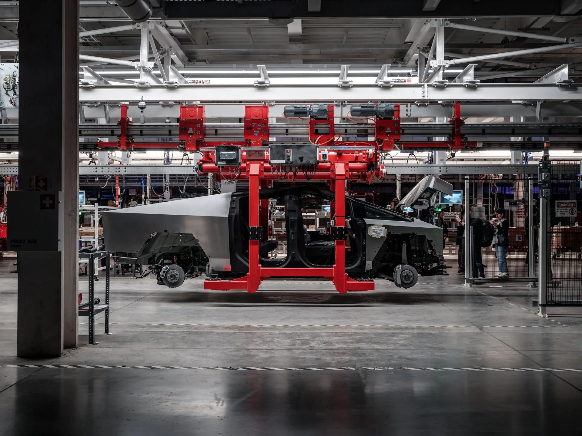 Tesla contro il sindacato: guerra globale, strategie locali