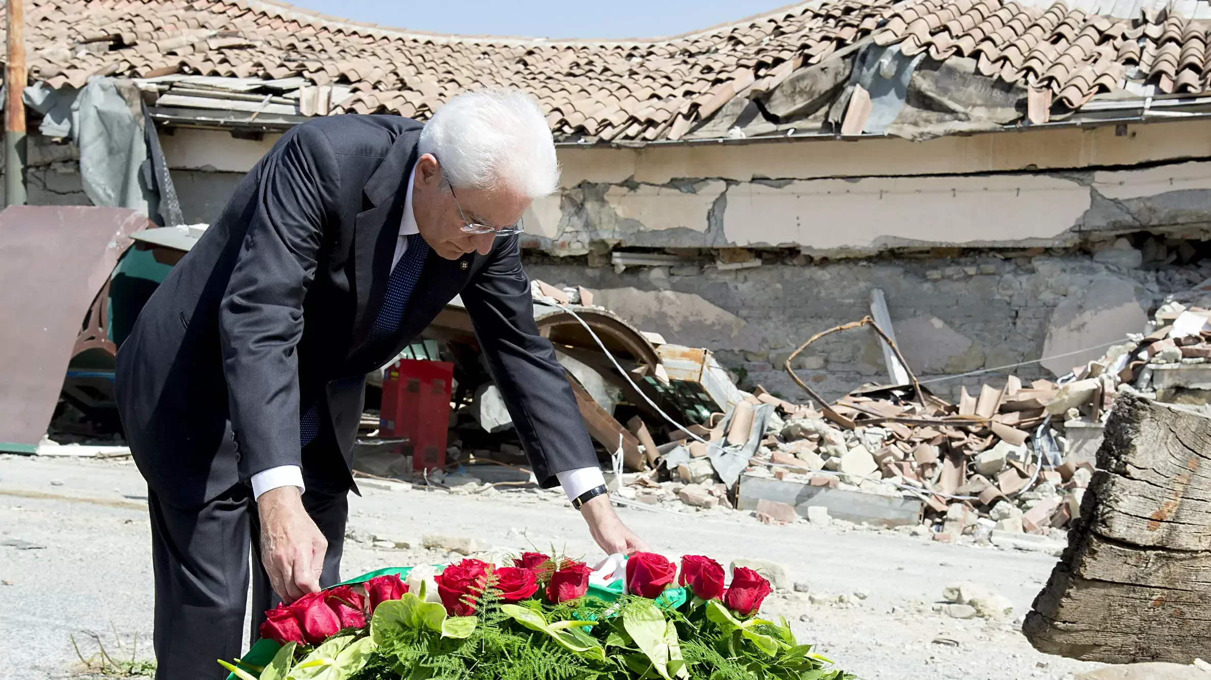 Terremoto, Mattarella elogia volontari e soccorritori: “Un lavoro prezioso”