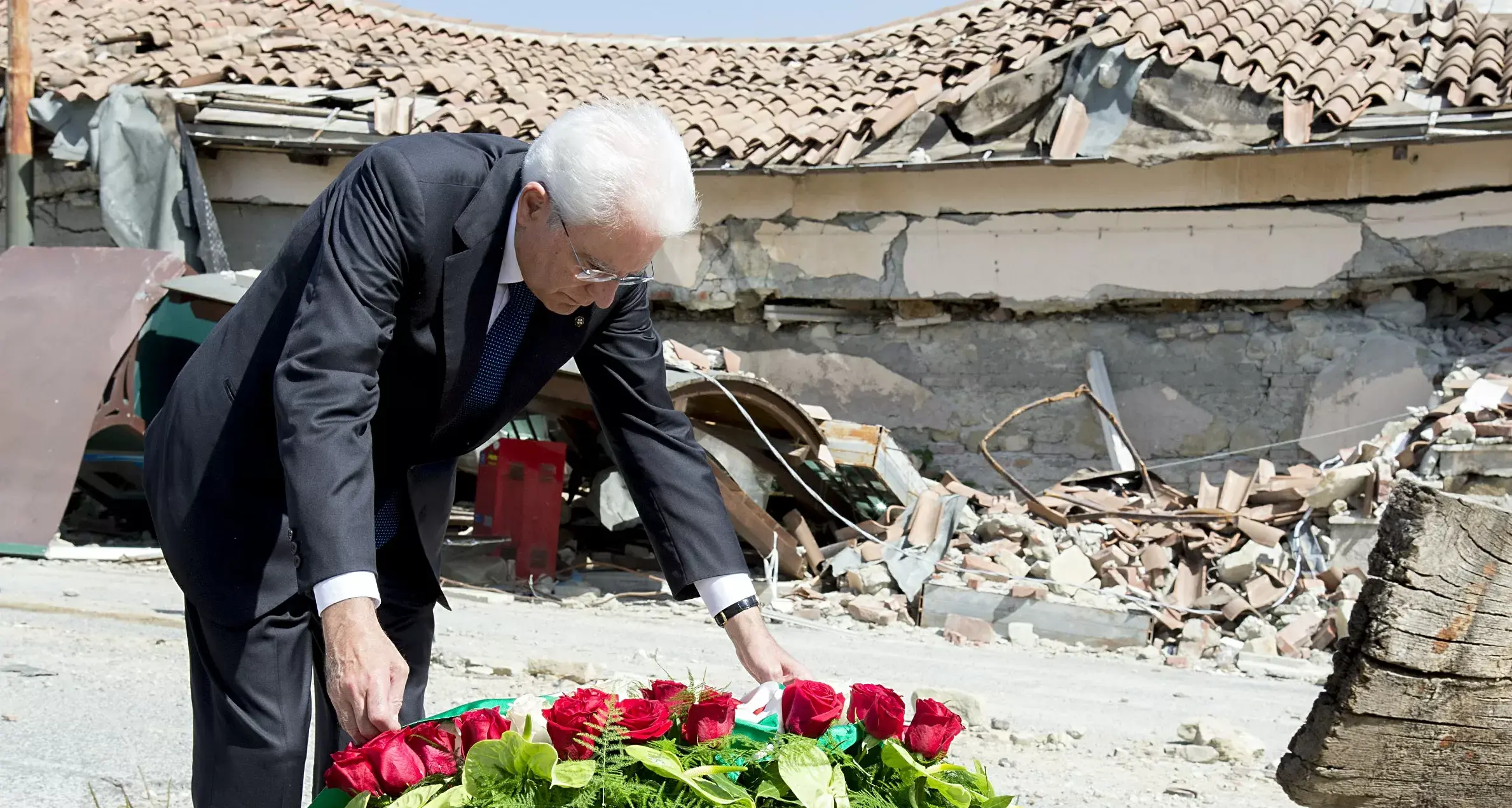 Terremoto, Mattarella elogia volontari e soccorritori: “Un lavoro prezioso”