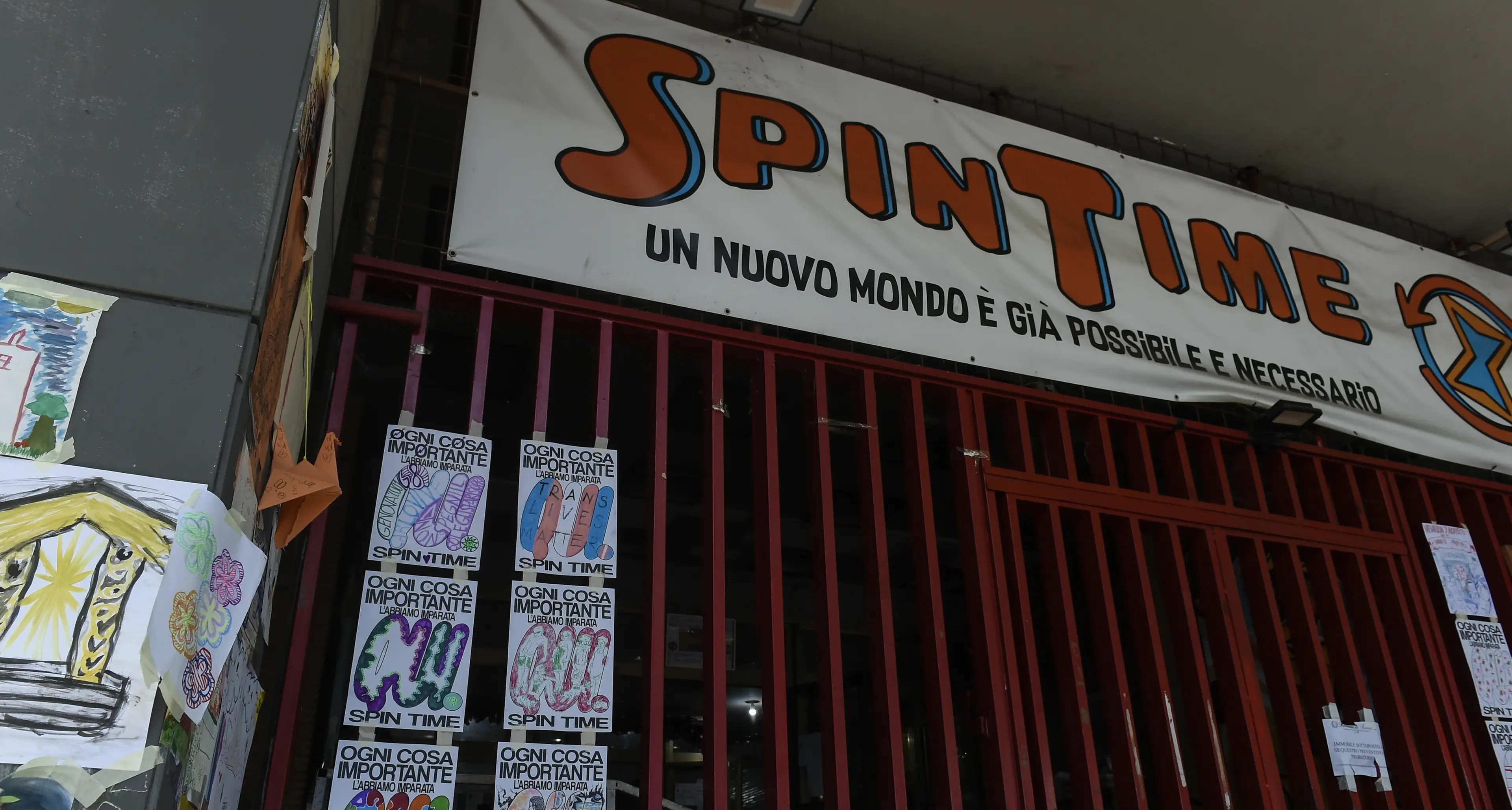 Spin Time: le promesse davanti a quel cancello chiuso