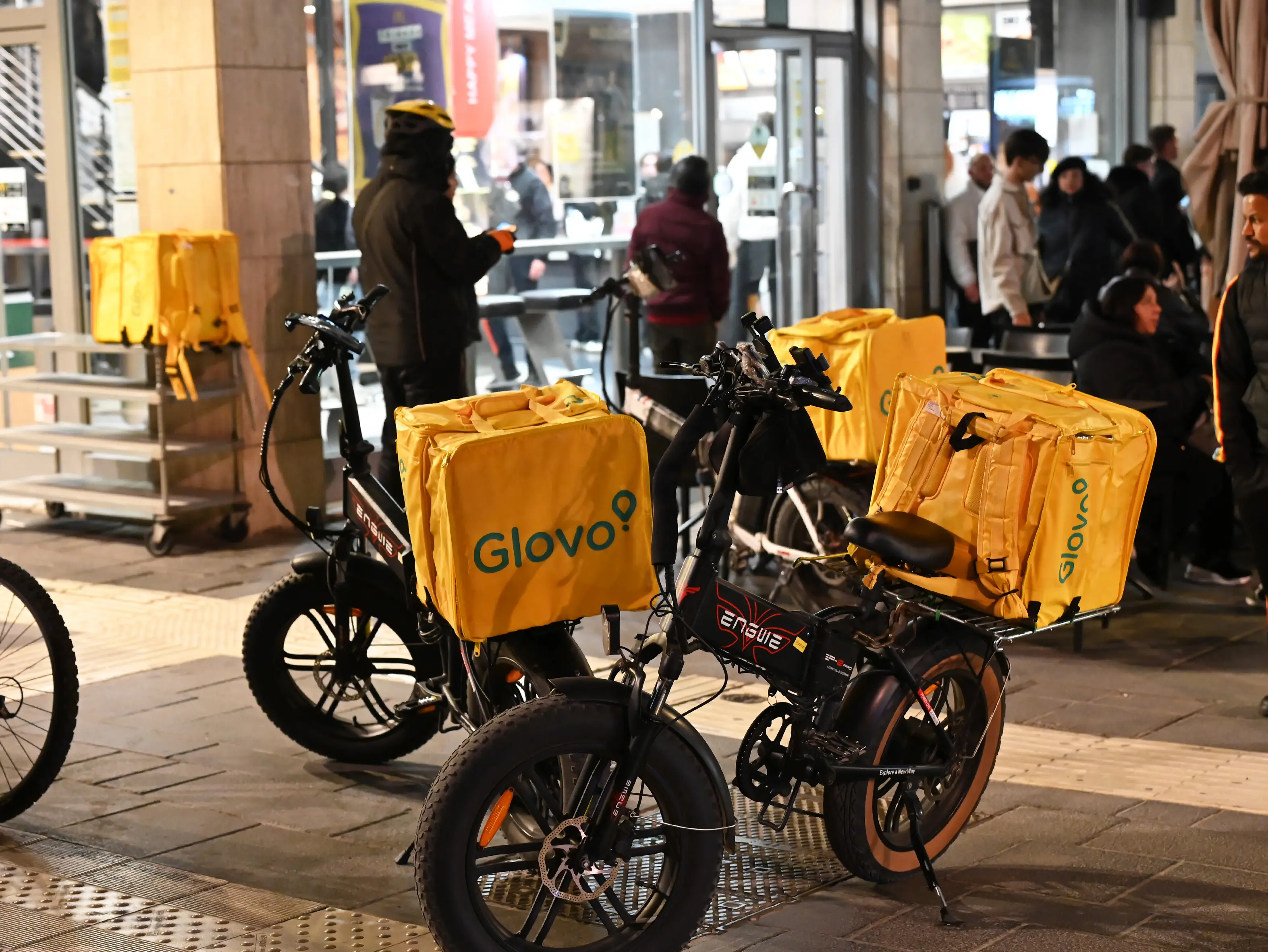 Glovo aumenta i compensi. Il pm: “Sono solo sulla carta”
