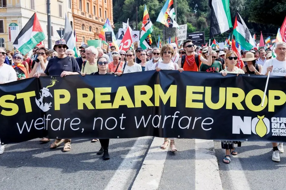 Più armi, meno crescita: il conto della guerra arriva all’economia