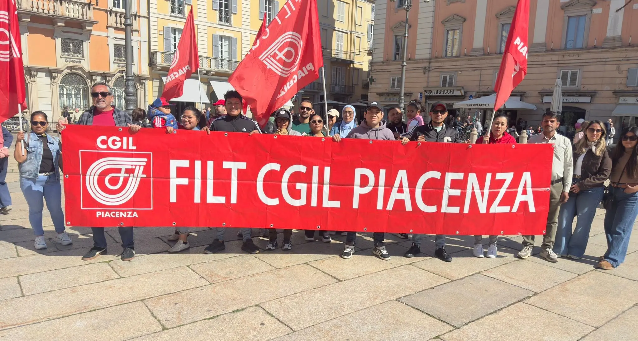 Piacenza, driver precario muore durante una consegna