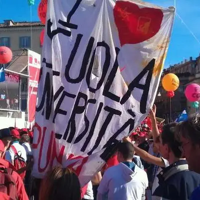 La scuola sulle spalle dei precari