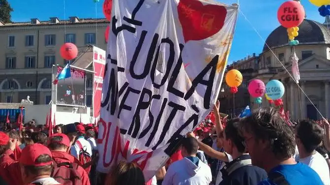 Flc Cgil, in piazza a Montecitorio con i precari della scuola