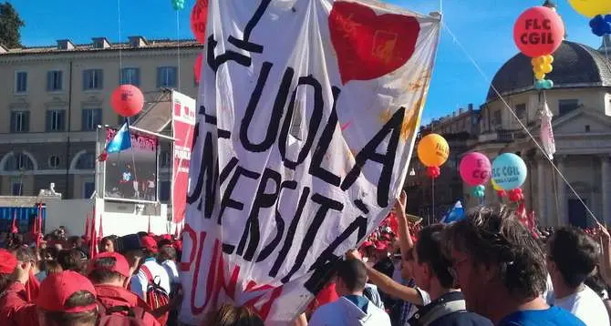 La scuola sulle spalle dei precari