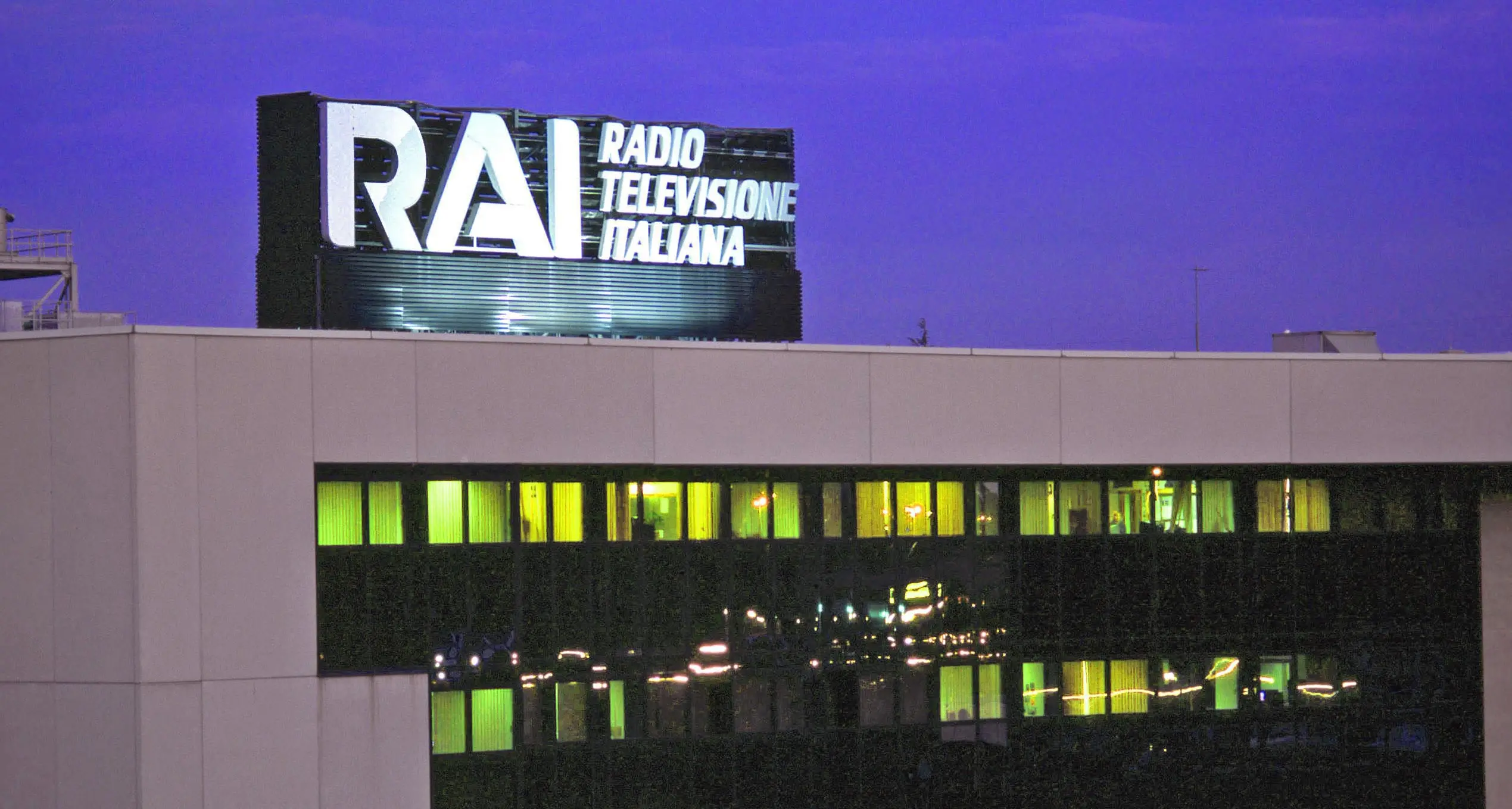 Rai, addii e conti in rosso: il servizio pubblico a pezzi